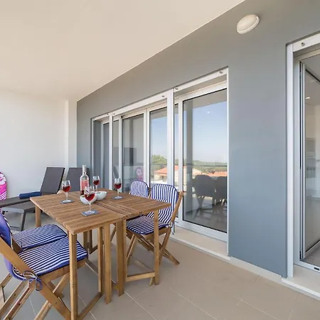 Apartamento Muralha 2 - - By Sch *